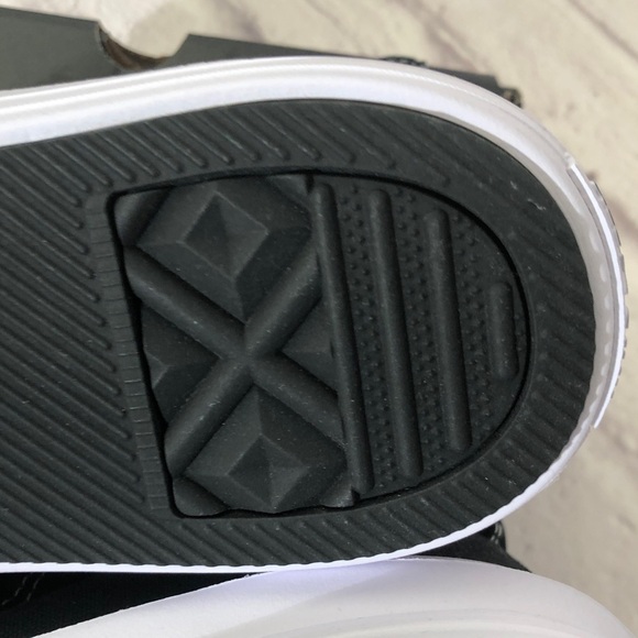 Converse Classic 2” Platform Black and White High-Tops Women’s 9.5 lg NWOT - Picture 8 of 15